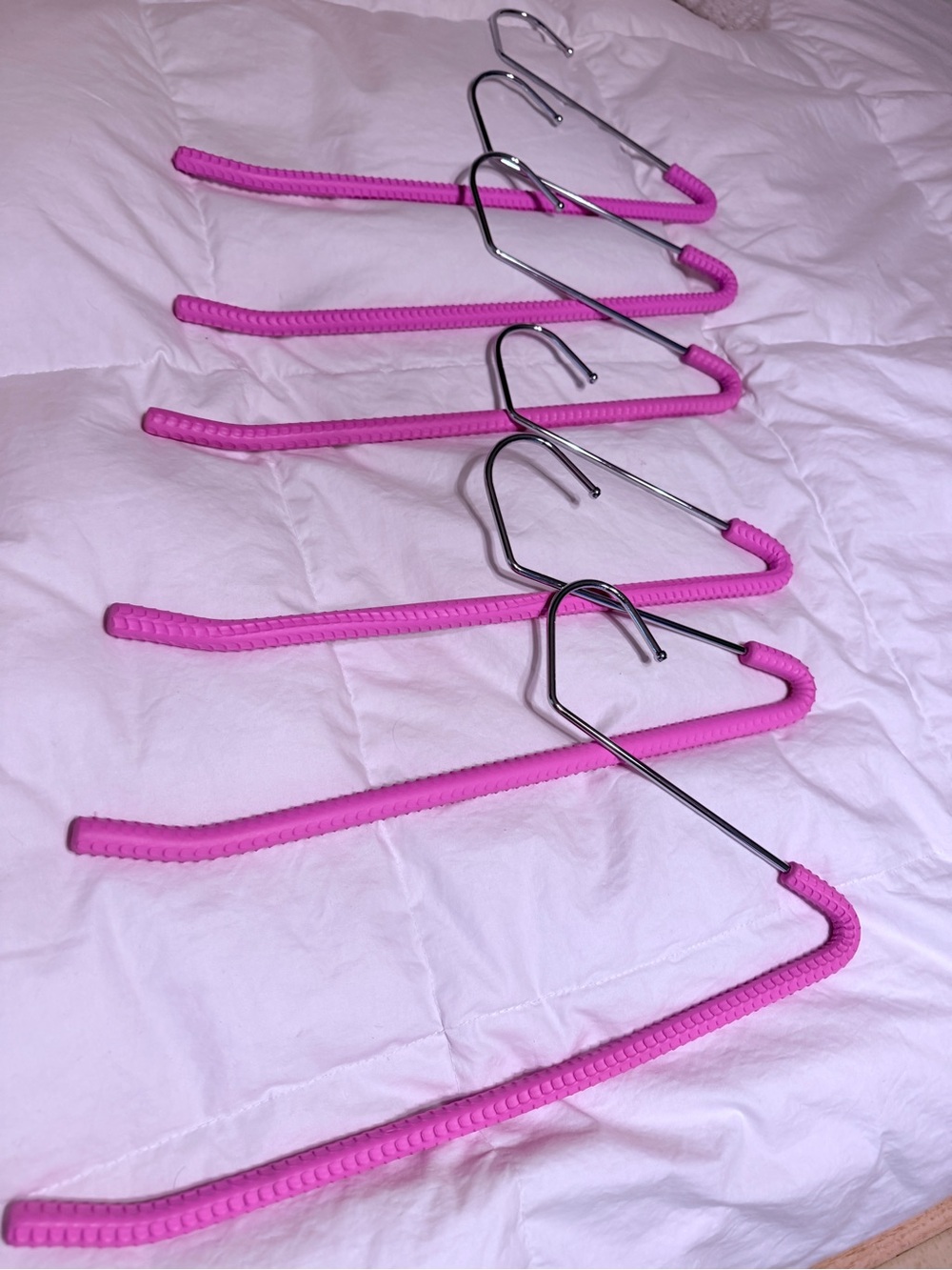 Set of Six Slim Non-Slip Velvet Hangers - Vivid Pink